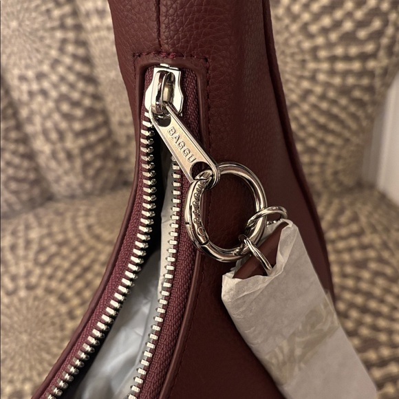 BAGGU NWT Medium Recycled Leather Crescent Bag w/ dust bag Color: Mahogany - Picture 7 of 16